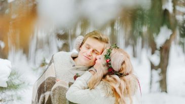 Winter wedding photosession in nature